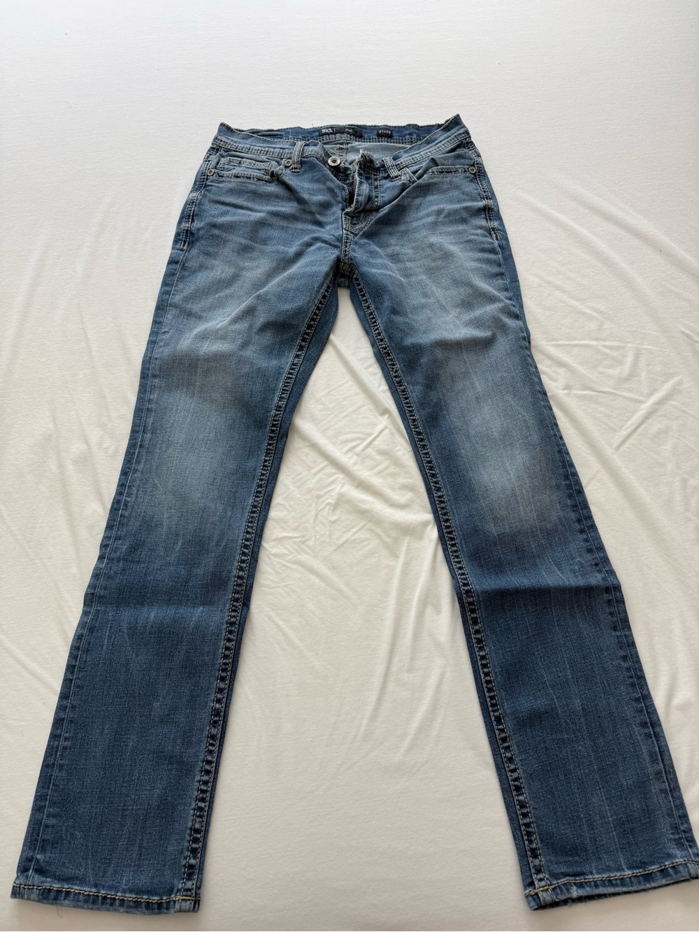 Buckle Men's Medium Blue Relaxed Straight Jeans